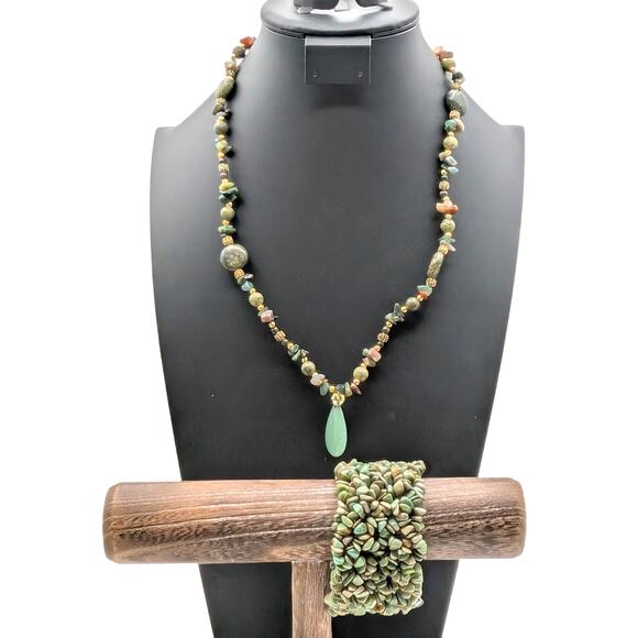 Green Stone Teardrop Beaded 24" Necklace and Chip Stretch Bracelet Mixed Lot - Picture 1 of 6